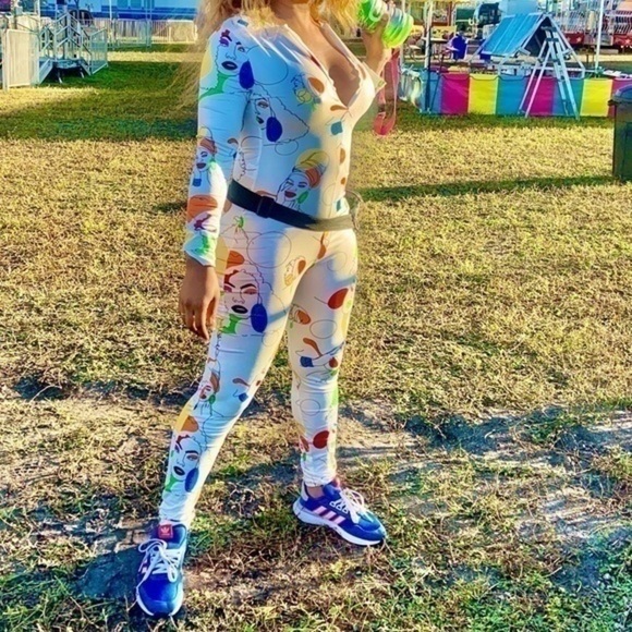 WHITE ROUND NECK LONG SLEEVE JUMPSUIT WITH FACE PRINT styles - Picture 5 of 8